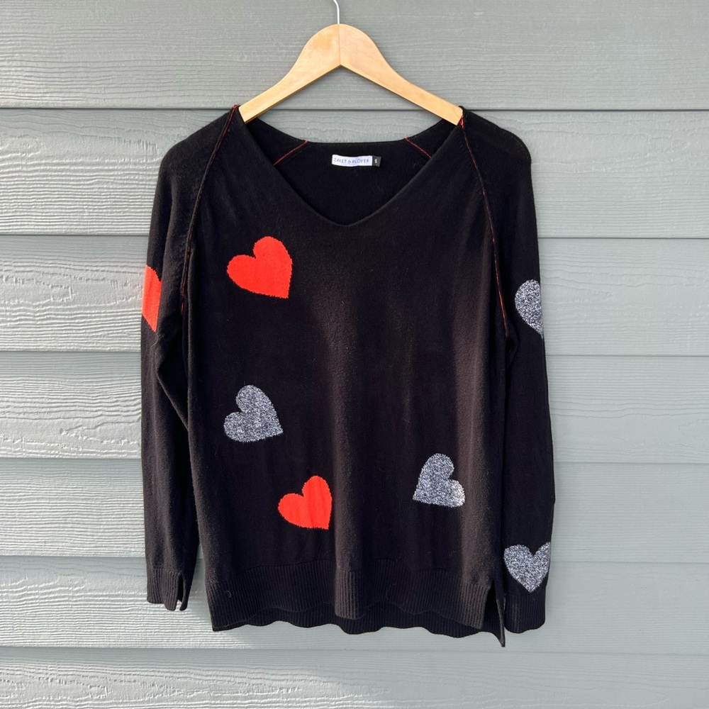 Zacket & Plover Queen of Hearts V-Neck Sweater